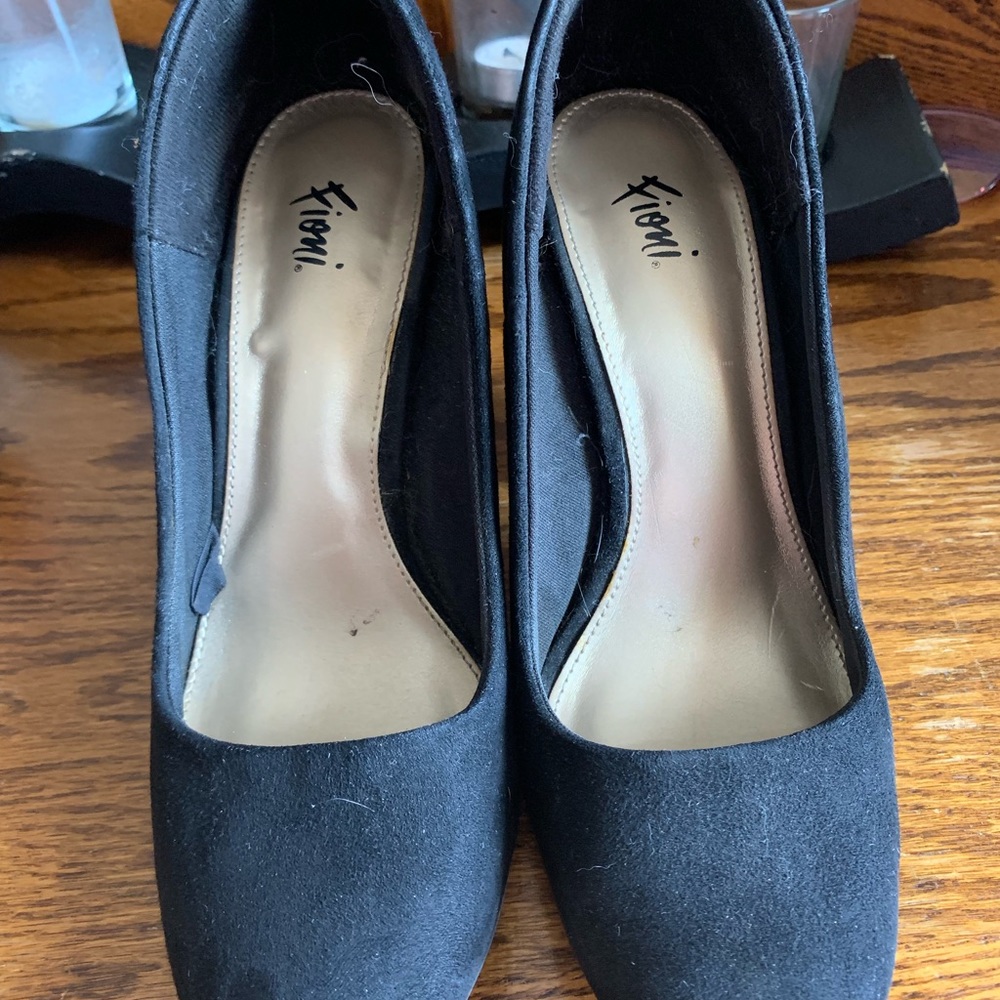 Black fioni pumps